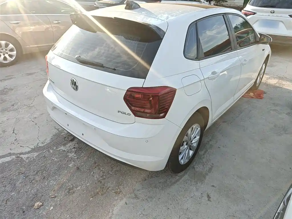 Polo Plus 1.5 L Auto Colorful Tech