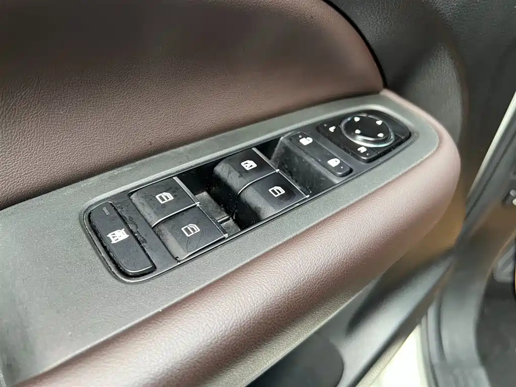GAC Trumpchi M6 270 T DCT Luxury (6-seat) CN-VI