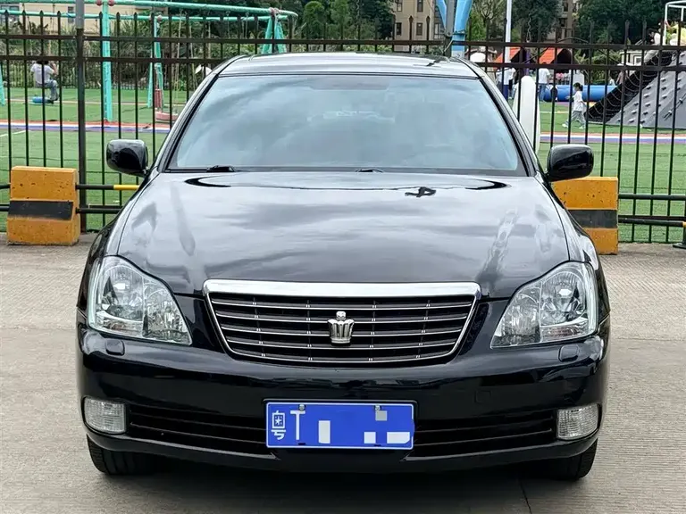 Toyota Crown 2.5 L Royal Leather