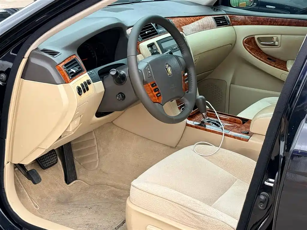 Crown 2.5 L Royal Leather