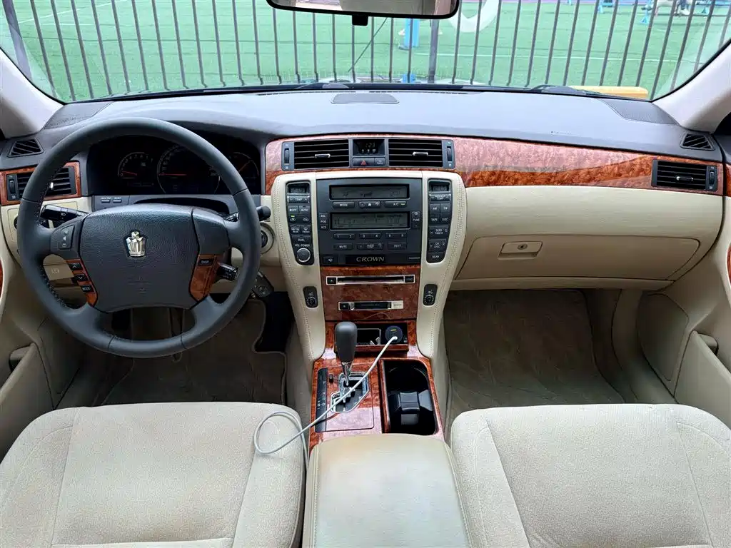 Crown 2.5 L Royal Leather