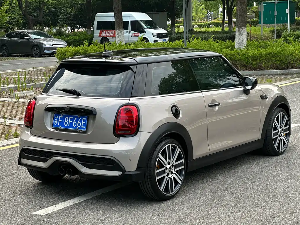 MINI Facelift 2.0 T COOPER S Artist