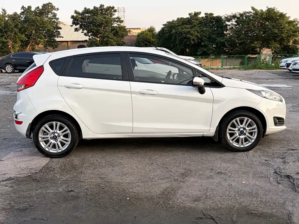 Fiesta Hatchback 1.5 L Auto Fashion