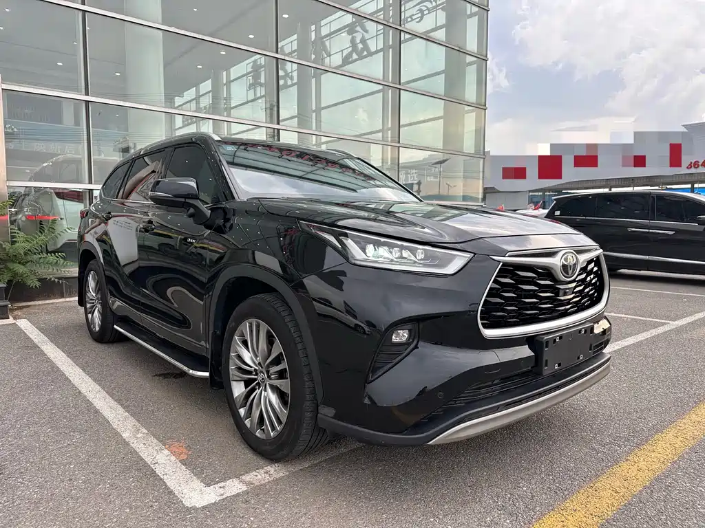 Highlander 2.5 L Smart e-Hybrid Dual Engine 4 WD Distinguished 7-seat