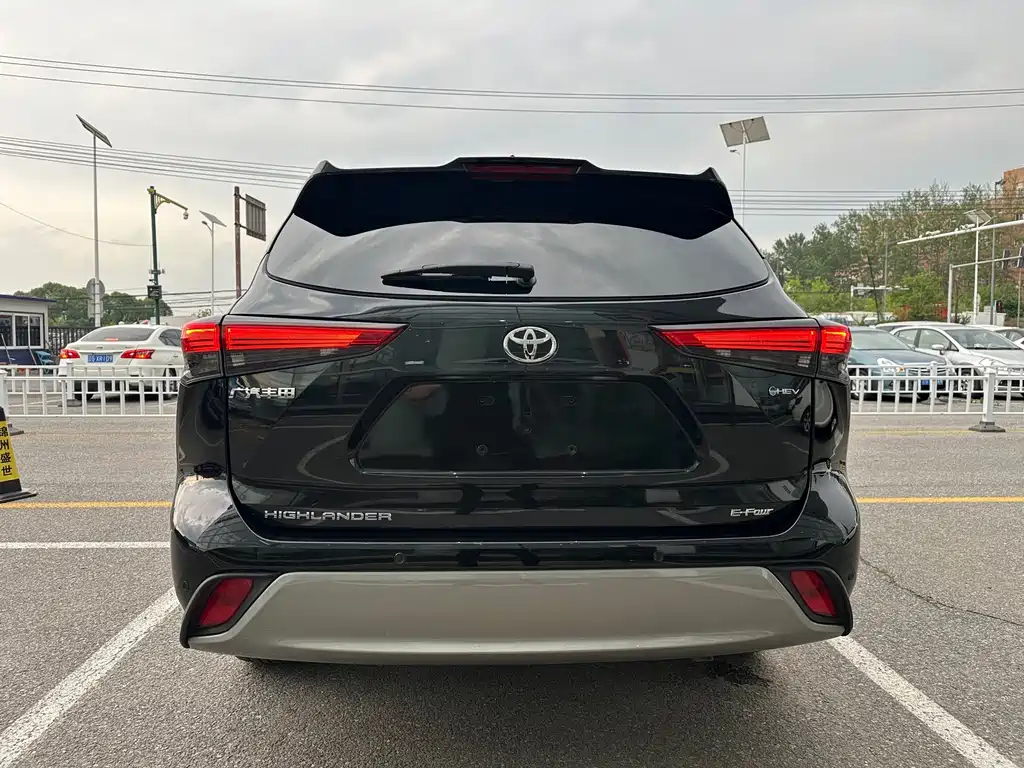 Highlander 2.5 L Smart e-Hybrid Dual Engine 4 WD Distinguished 7-seat