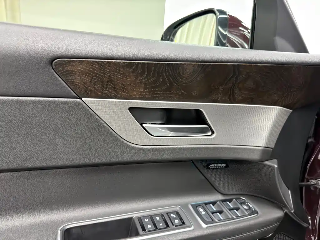 Jaguar XFL XFL 2.0 T 250 PS Premium