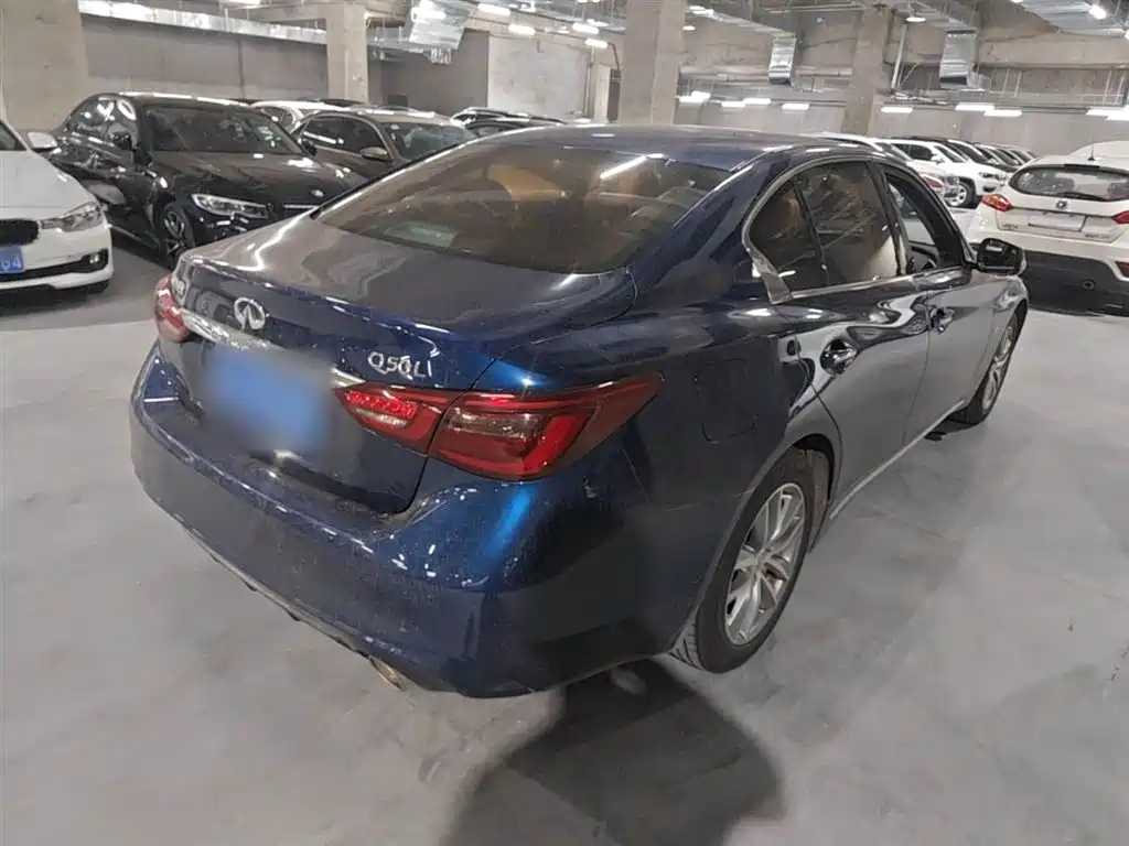 Infiniti Q50 L 2.0 T Comfort CN-VI