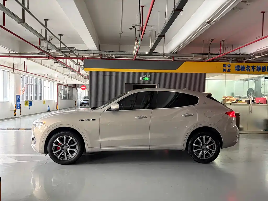 Levante 3.0 T Standard