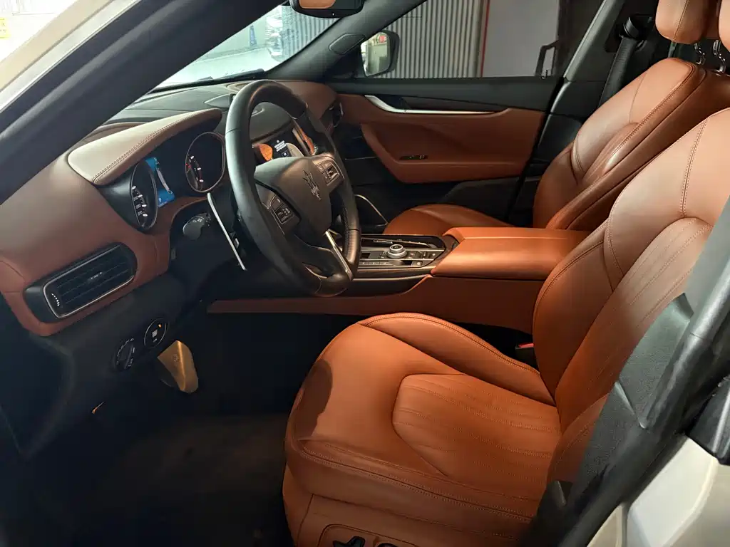 Levante 3.0 T Standard
