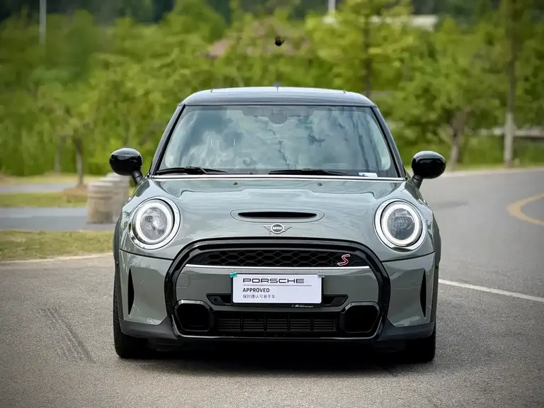 MINI 2.0 T COOPER S Artist