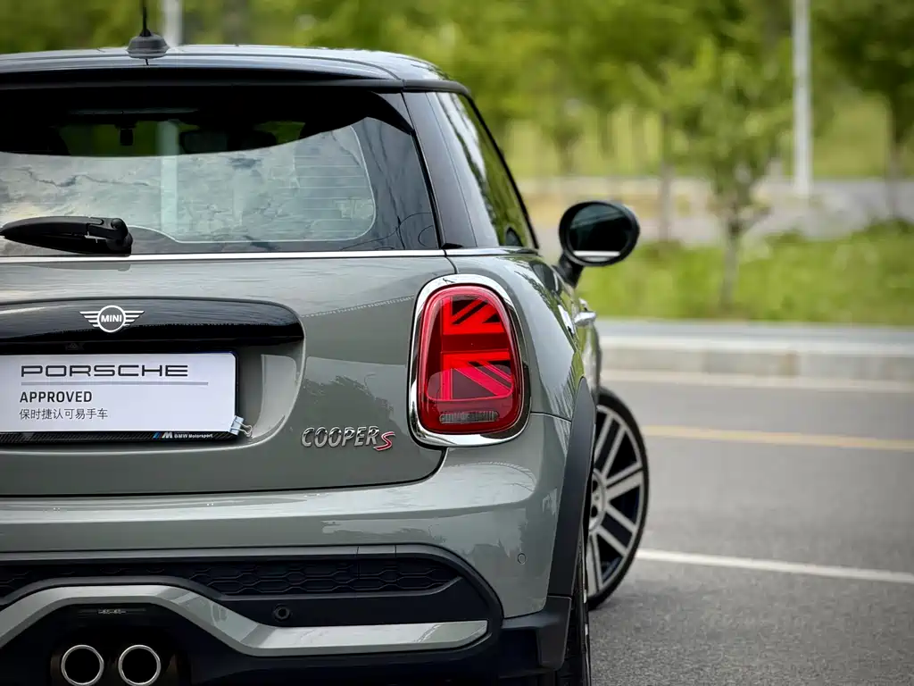 MINI 2.0 T COOPER S Artist