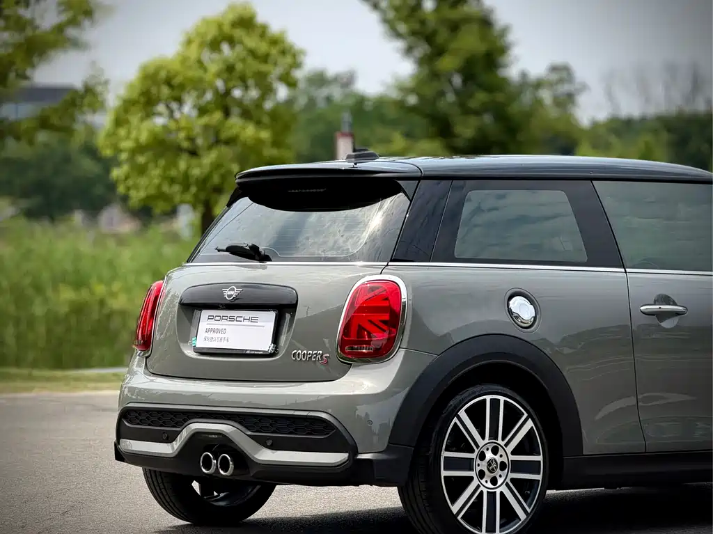 MINI 2.0 T COOPER S Artist