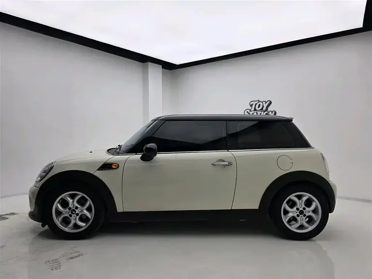 MINI 1.6 L COOPER Fun