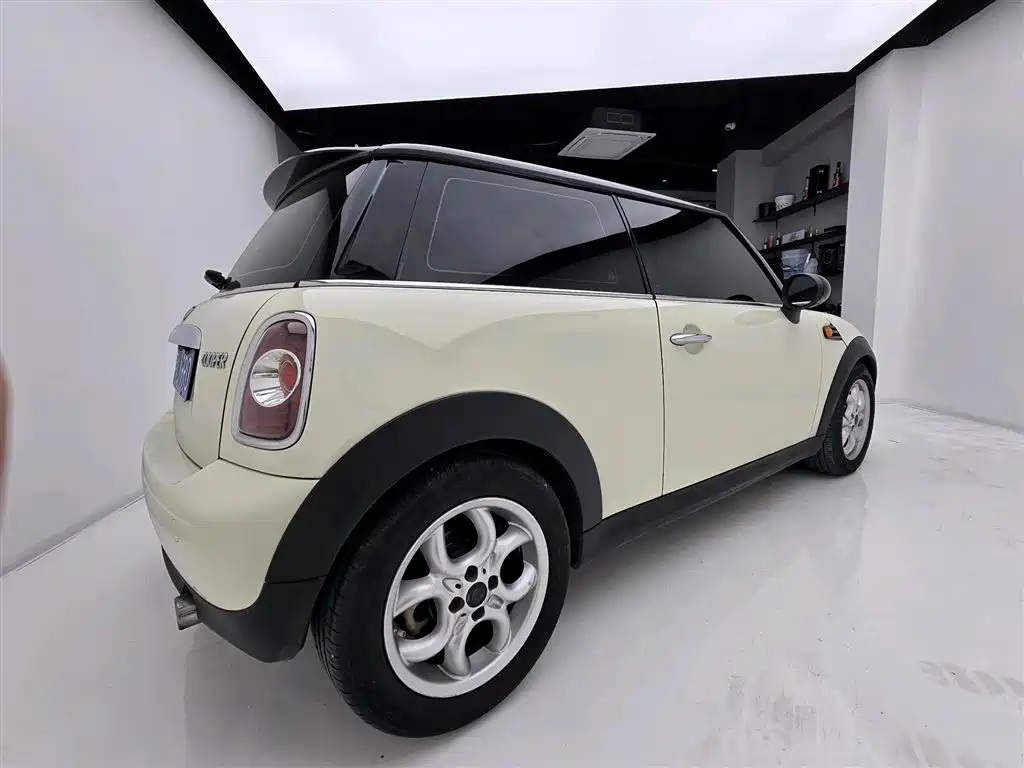 MINI 1.6 L COOPER Fun