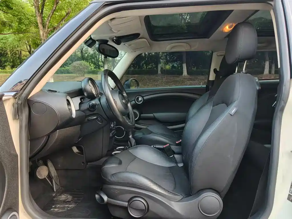 MINI 1.6 L COOPER Fun