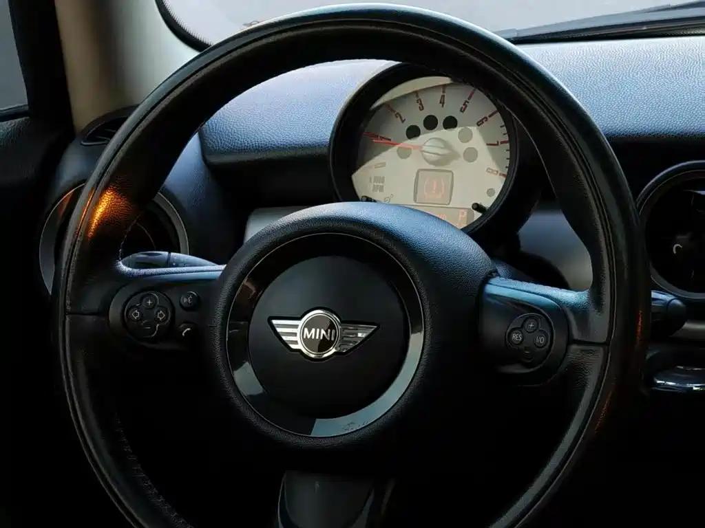 MINI 1.6 L COOPER Fun