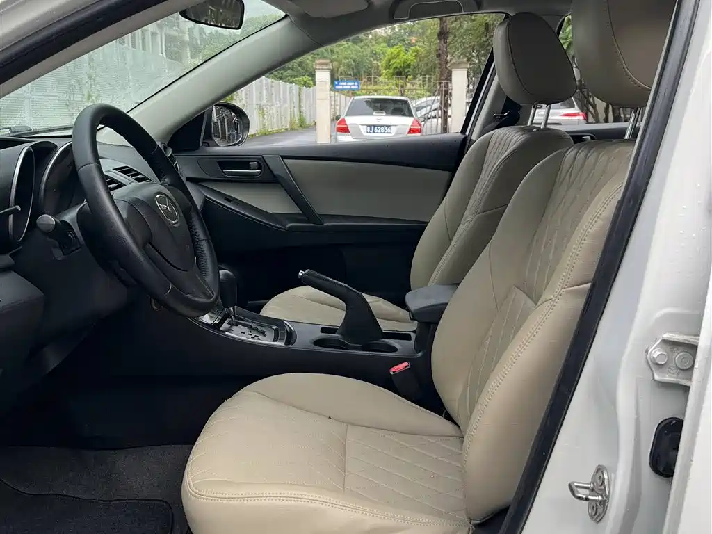 Mazda 3 Star 马自达3星骋 2015款 三厢 1.6 L 自动舒适型