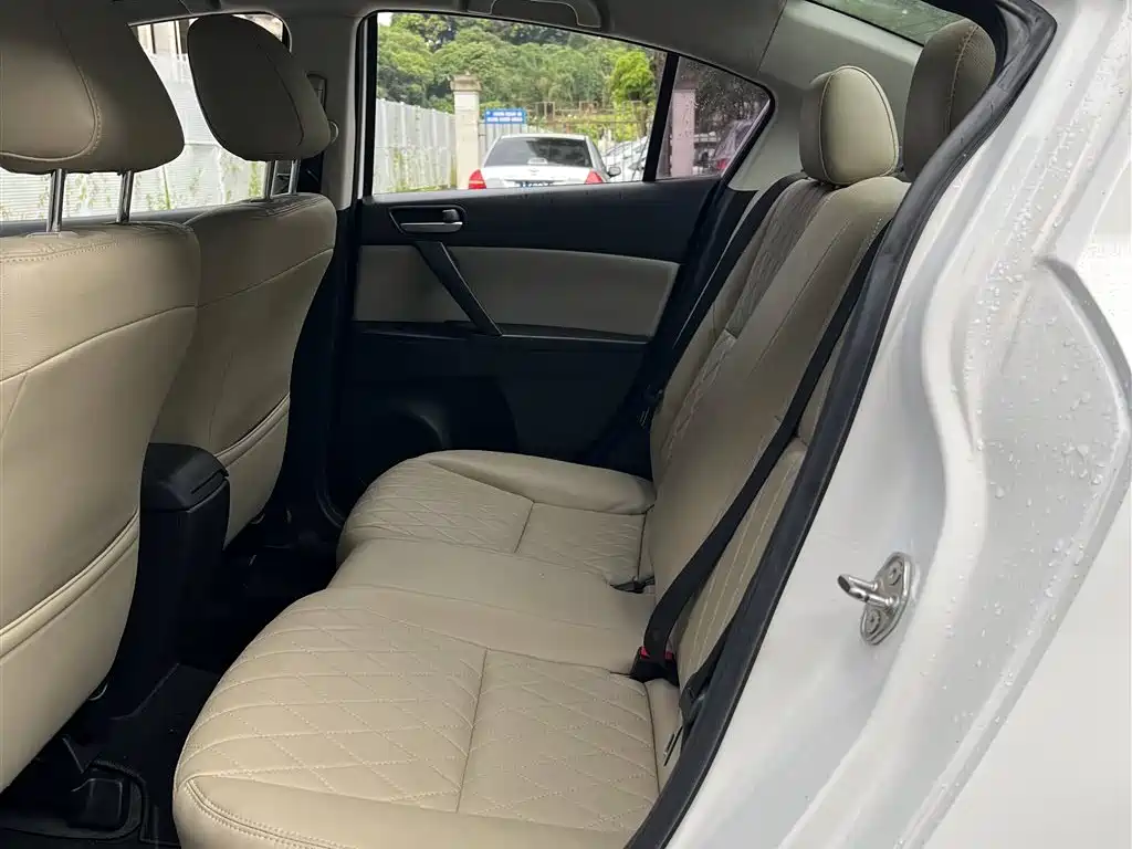 Mazda 3 Star 马自达3星骋 2015款 三厢 1.6 L 自动舒适型