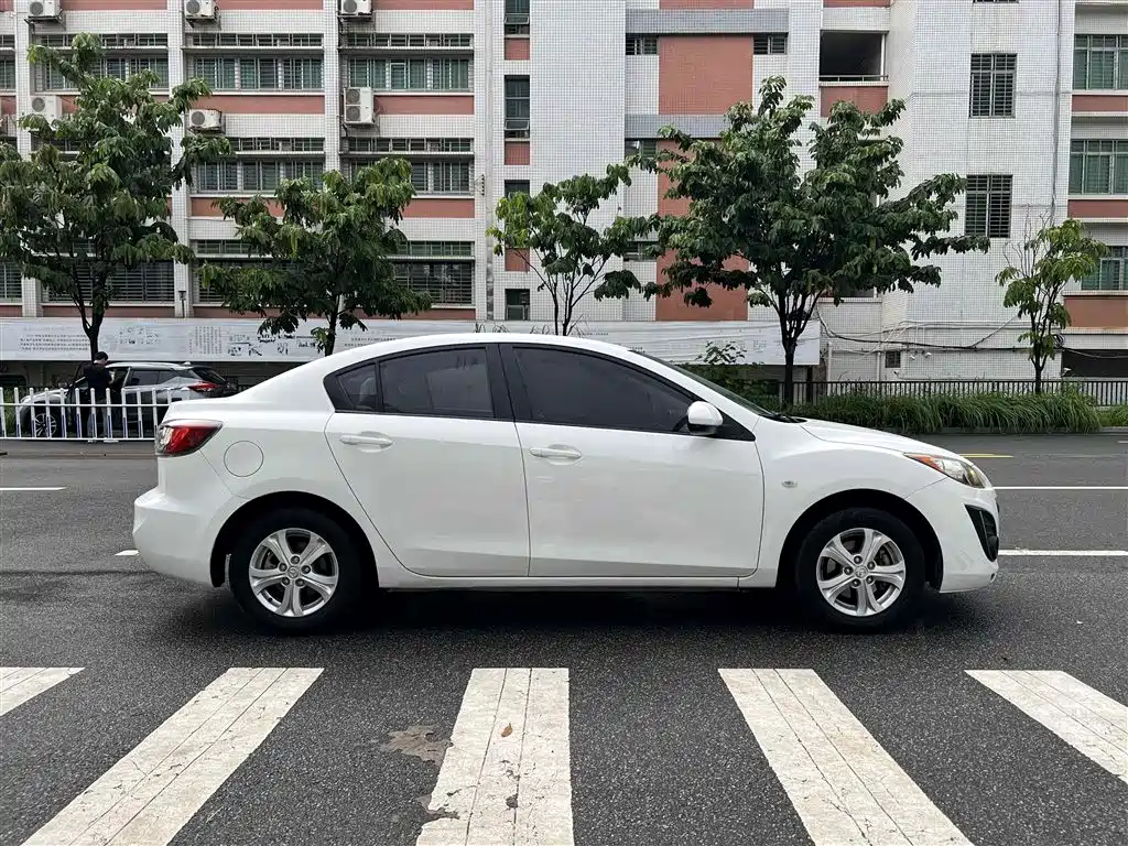Mazda 3 Star 马自达3星骋 2015款 三厢 1.6 L 自动舒适型