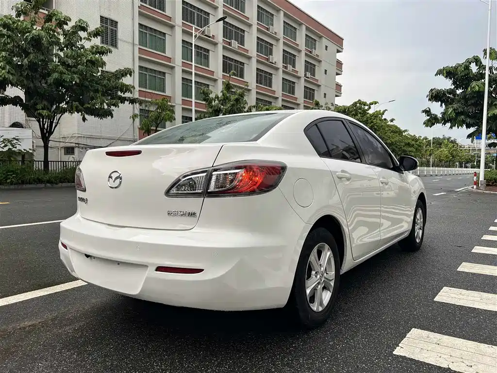 Mazda 3 Star 马自达3星骋 2015款 三厢 1.6 L 自动舒适型