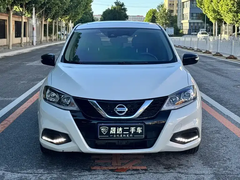 Nissan Tiida 1.6 L CVT Smart Travel
