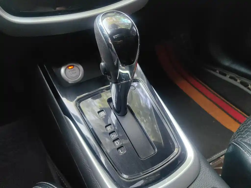 Tiida 1.6 L CVT Smart Travel