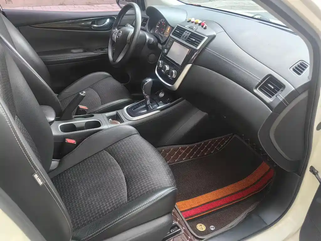 Tiida 1.6 L CVT Smart Travel