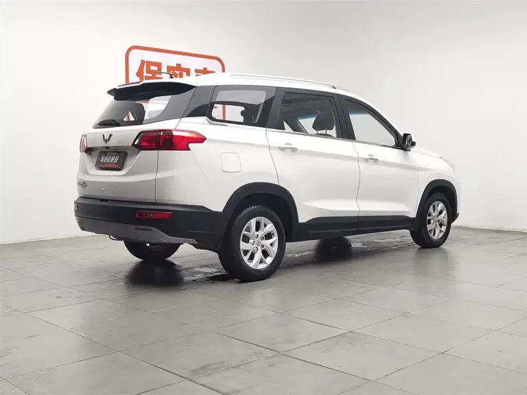 Wuling Hongguang S3 1.5 L Manual Luxury CN-V