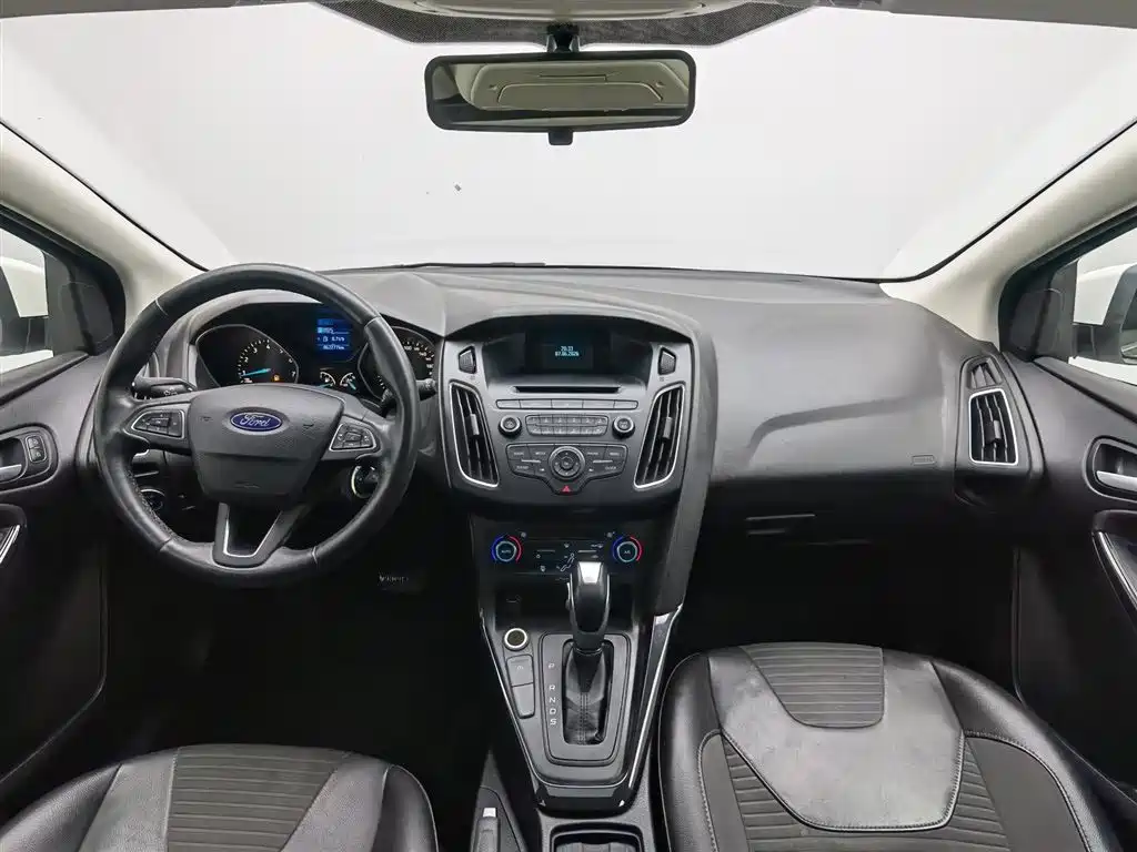 Focus Hatchback EcoBoost 125 Auto Super Style