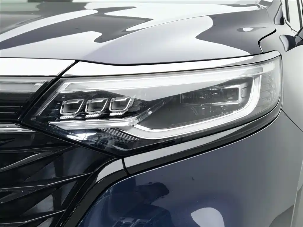 Roewe iMAX8 400 TGI Supreme Series Honored