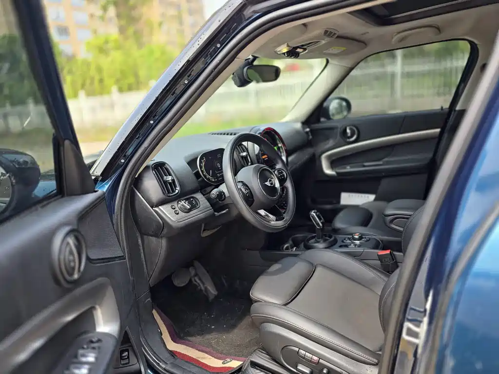 MINI COUNTRYMAN 1.5 T COOPER ALL4 Connoisseur
