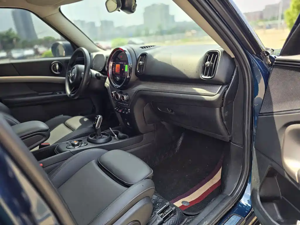 MINI COUNTRYMAN 1.5 T COOPER ALL4 Connoisseur