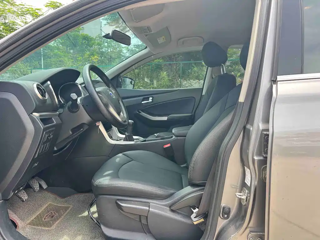 Venucia T70 1.6 L Manual Wise Travel