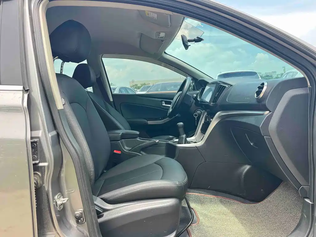 Venucia T70 1.6 L Manual Wise Travel