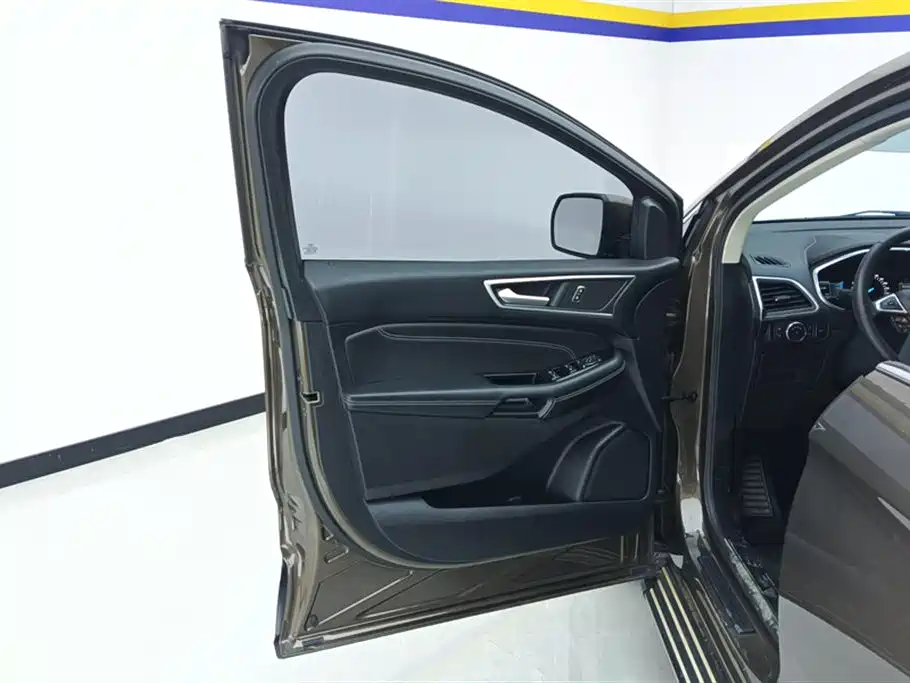 Edge EcoBoost 245 2 WD Grand Sharp 7-seat CN-VI