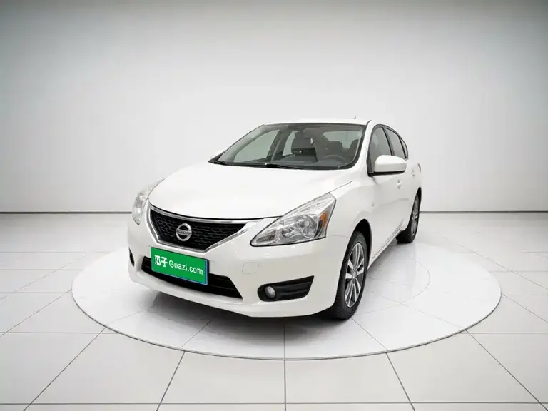 Nissan Tiida 1.6 L CVT Intelligent
