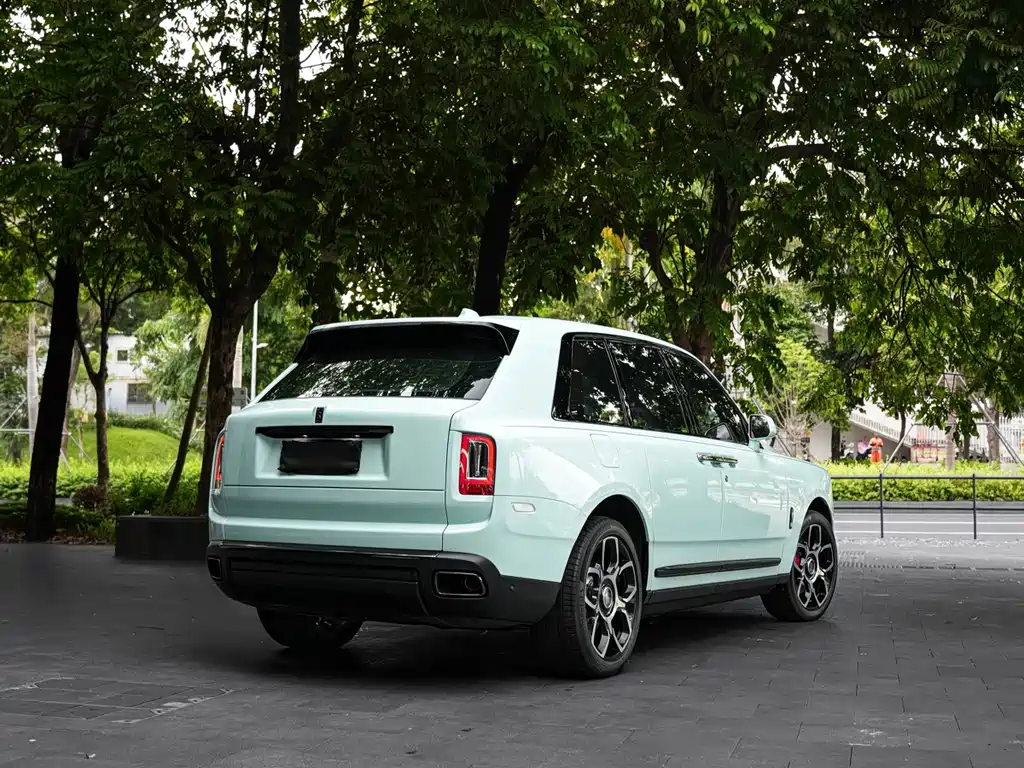 Cullinan Black Badge