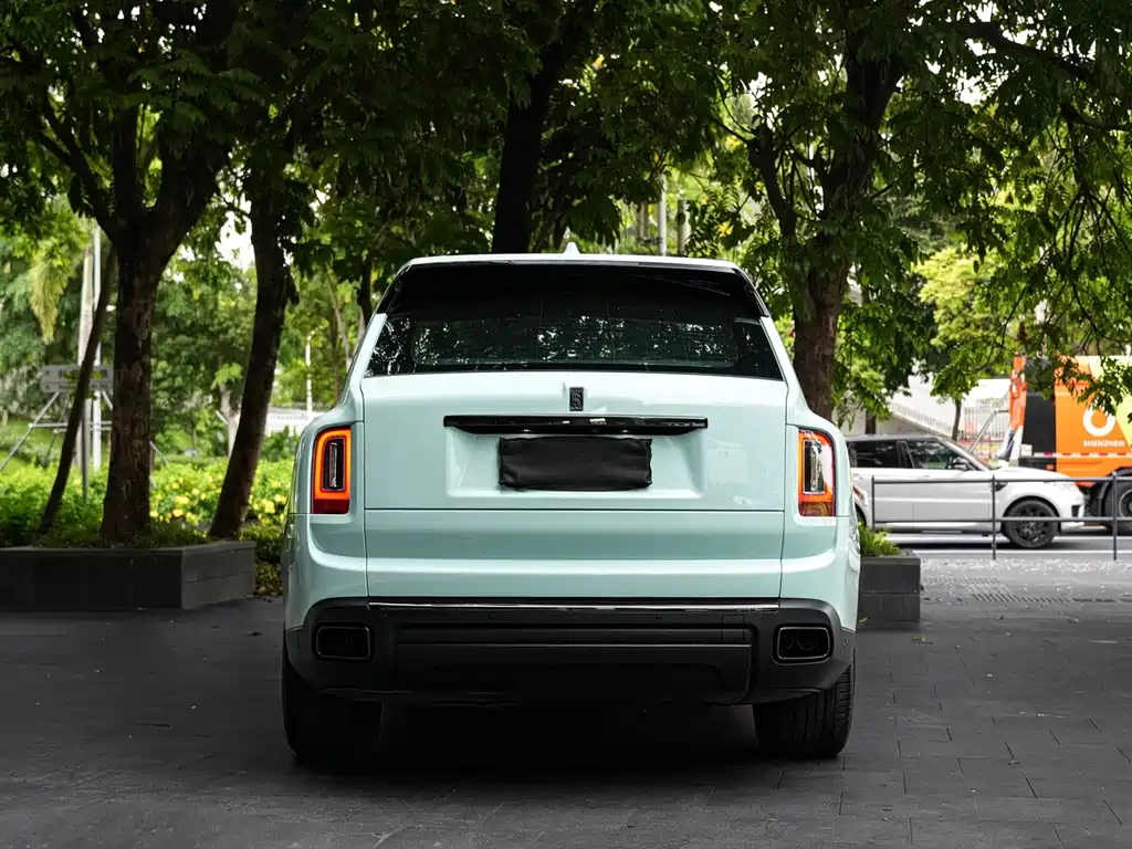 Cullinan Black Badge