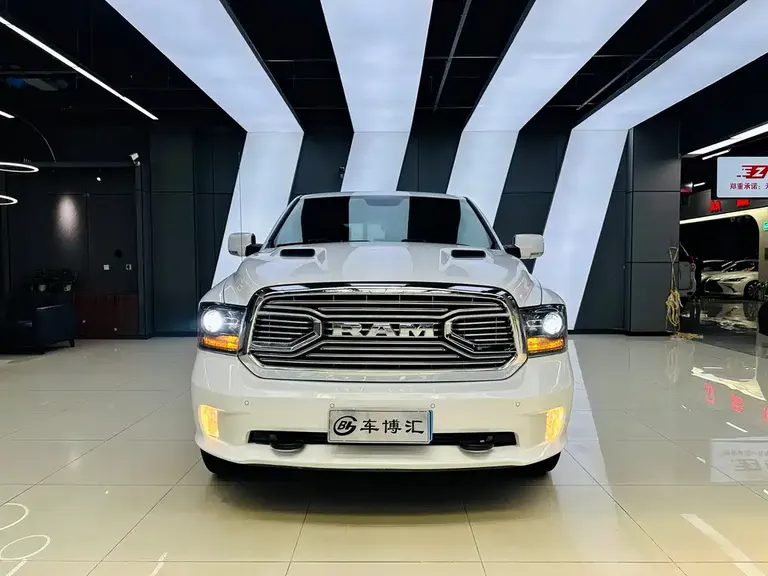 RAM Trucks 5.7 L Auto