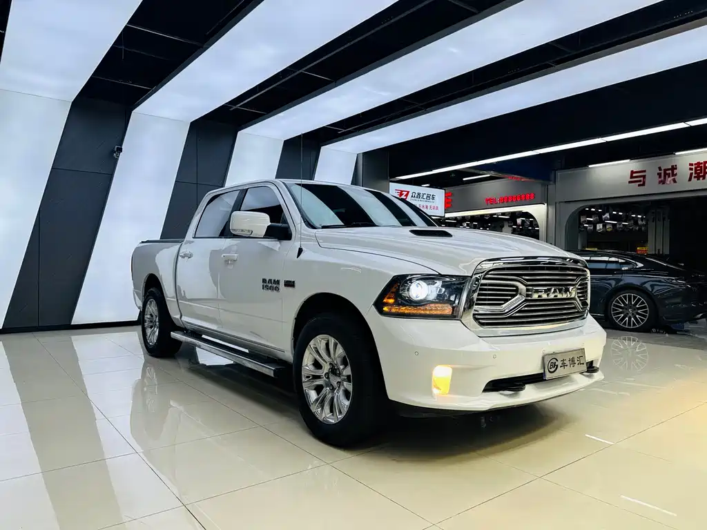 RAM Trucks 5.7 L Auto