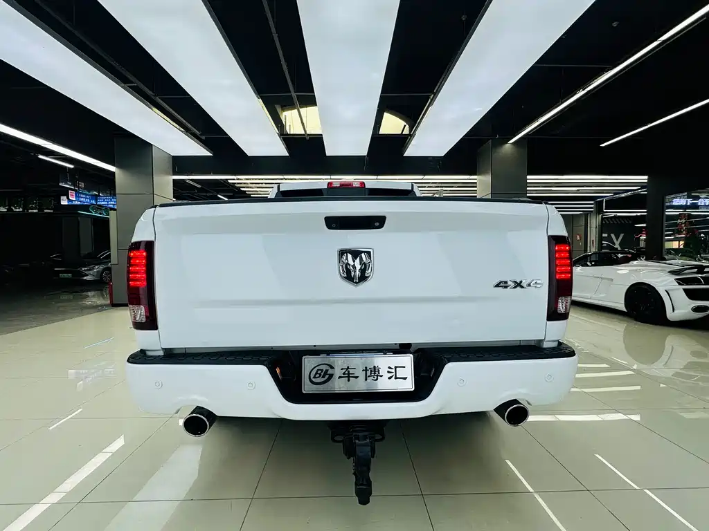 RAM Trucks 5.7 L Auto