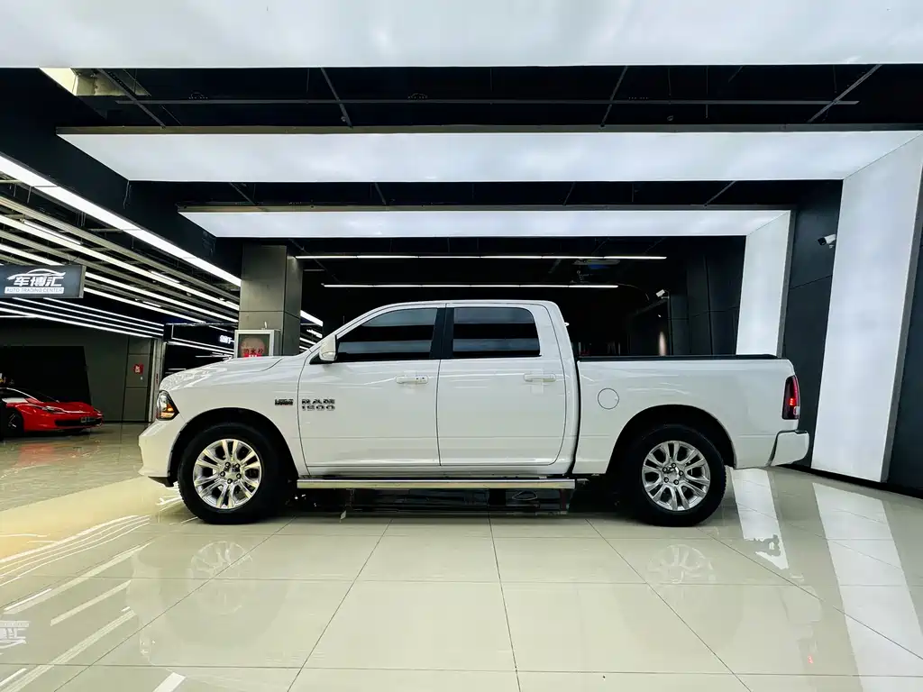 RAM Trucks 5.7 L Auto
