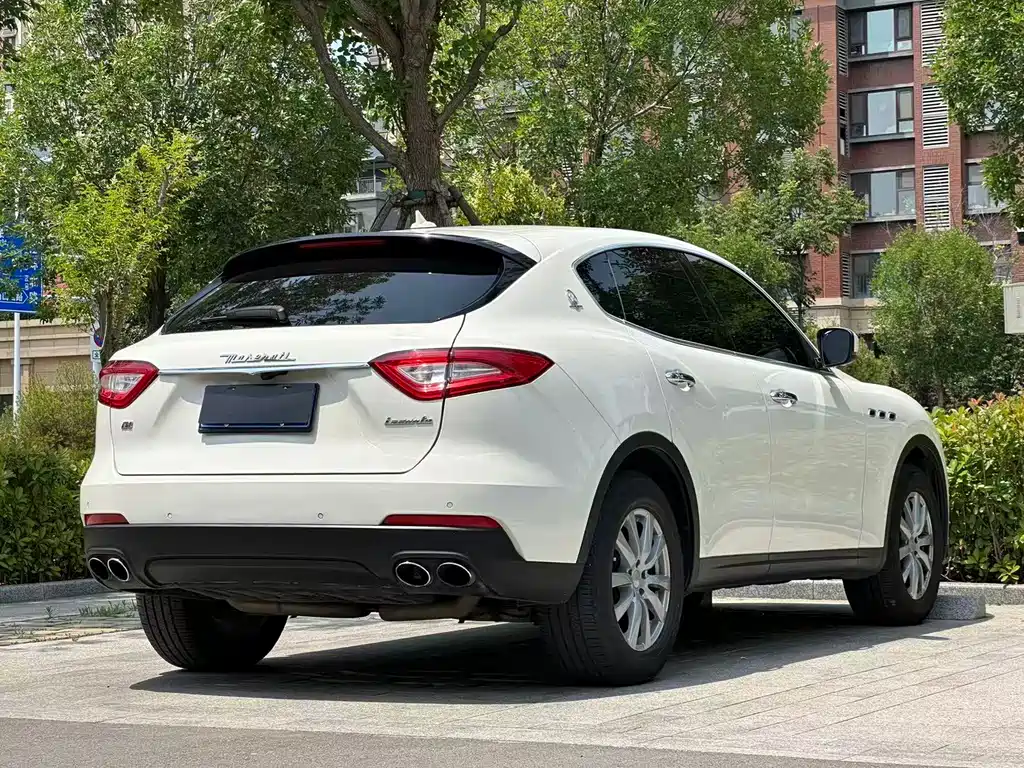 Levante 3.0 T Standard