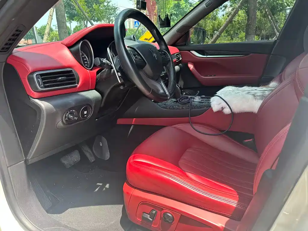 Levante 3.0 T Standard
