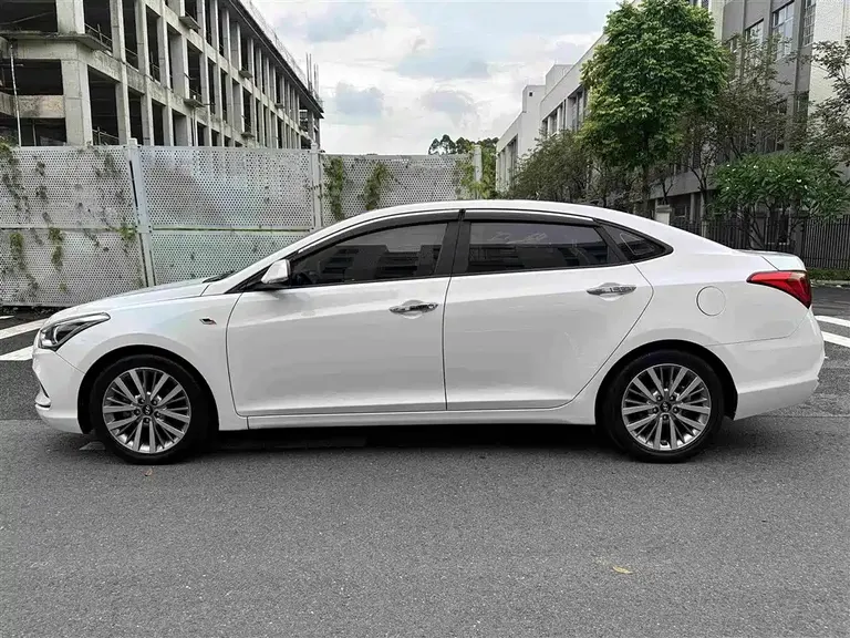 Hyundai Mistra 1.8 L Auto Intelligent GLS Commemorative CN-V