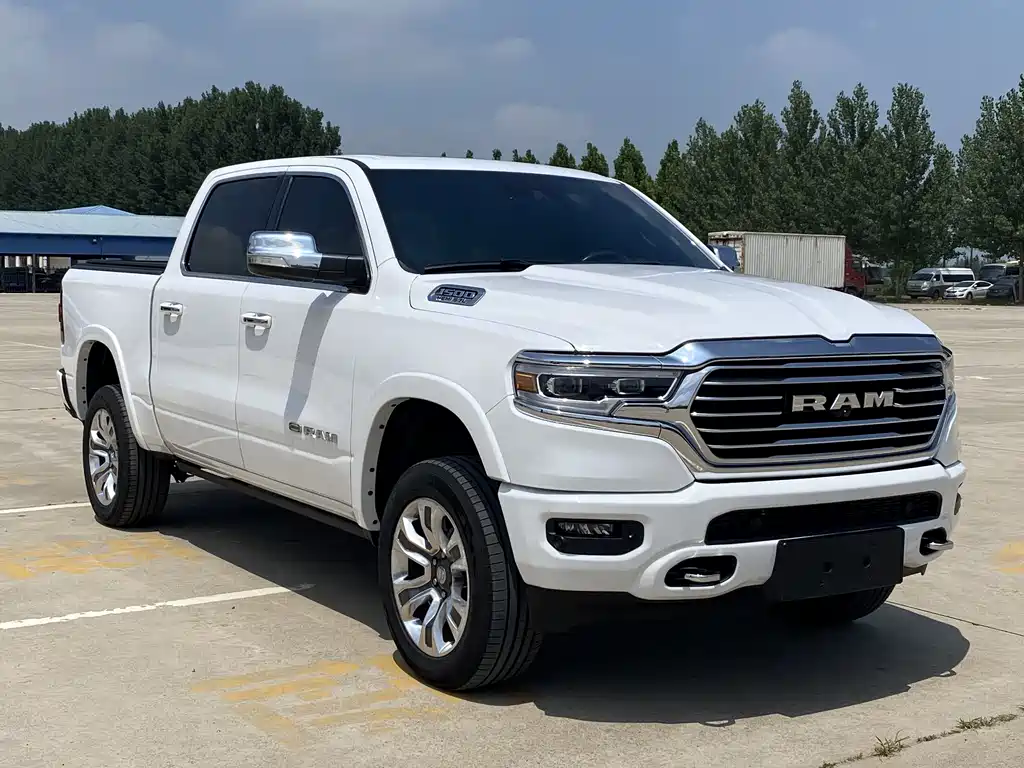 RAM Trucks 5.7 L Auto