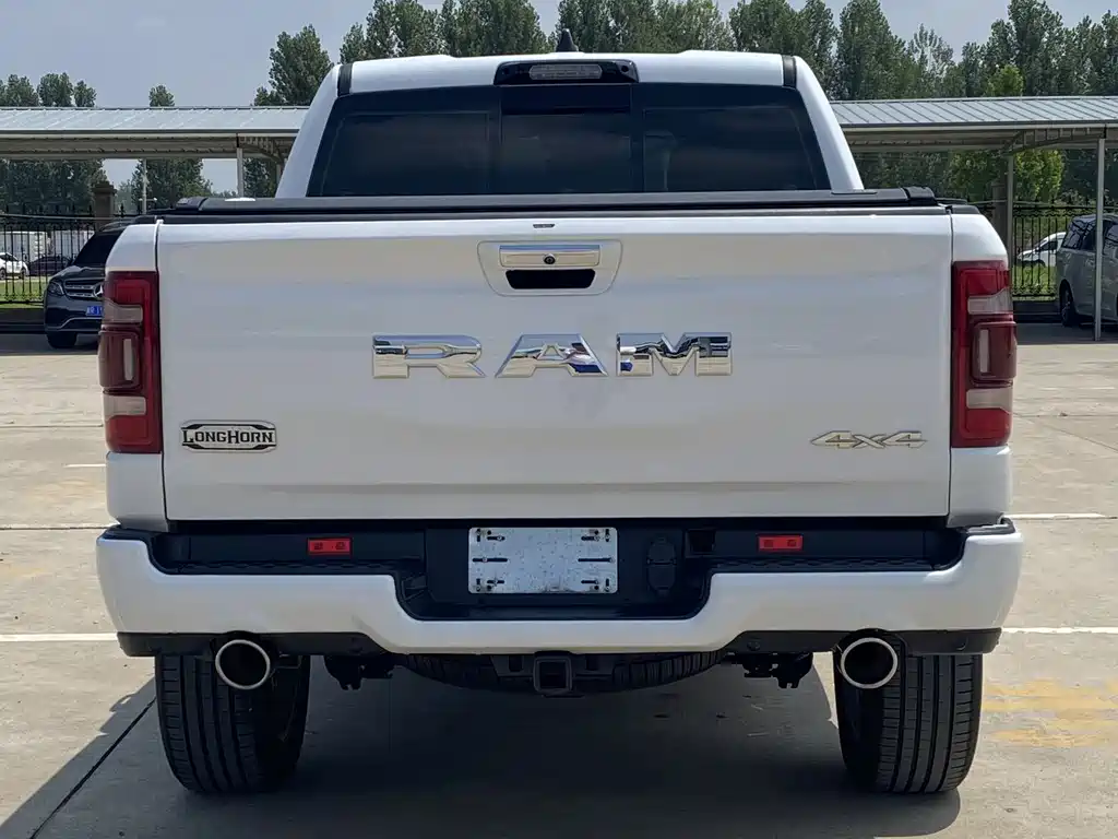 RAM Trucks 5.7 L Auto