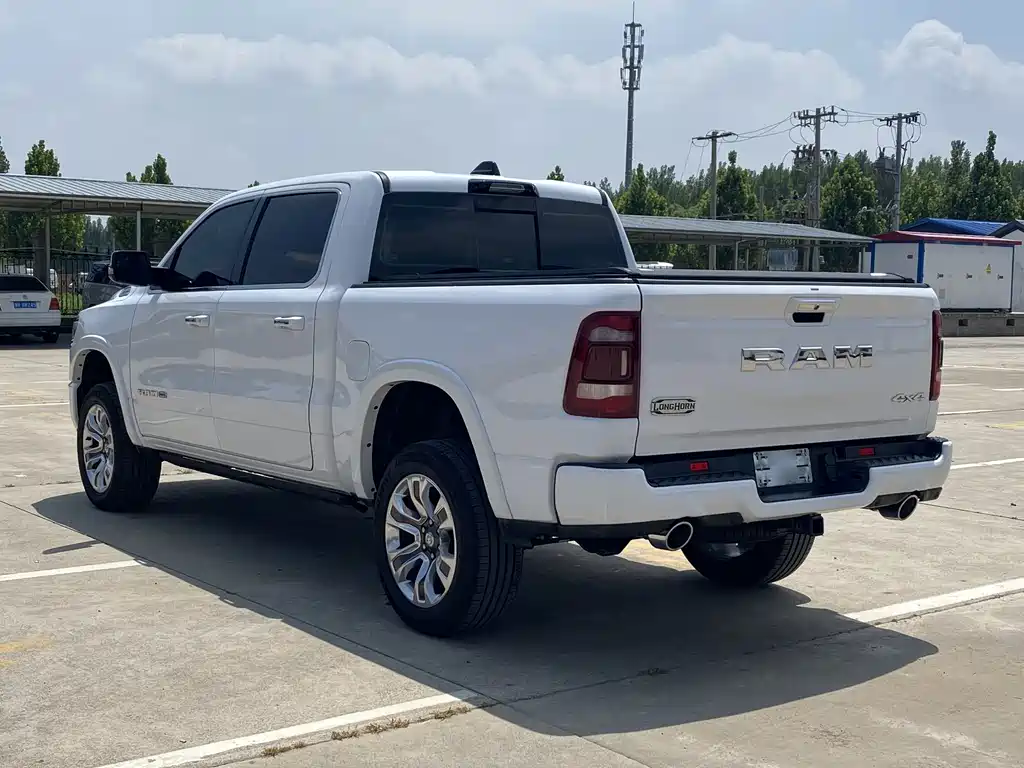 RAM Trucks 5.7 L Auto