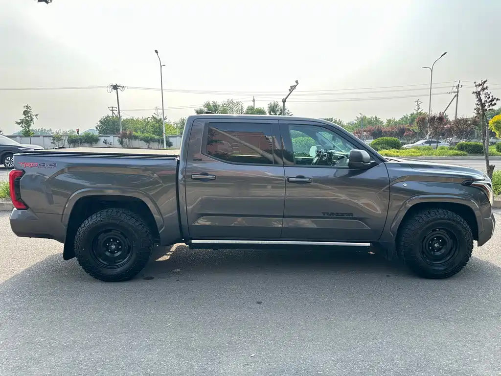 Tundra 坦途 2023款 3.5 T SR5