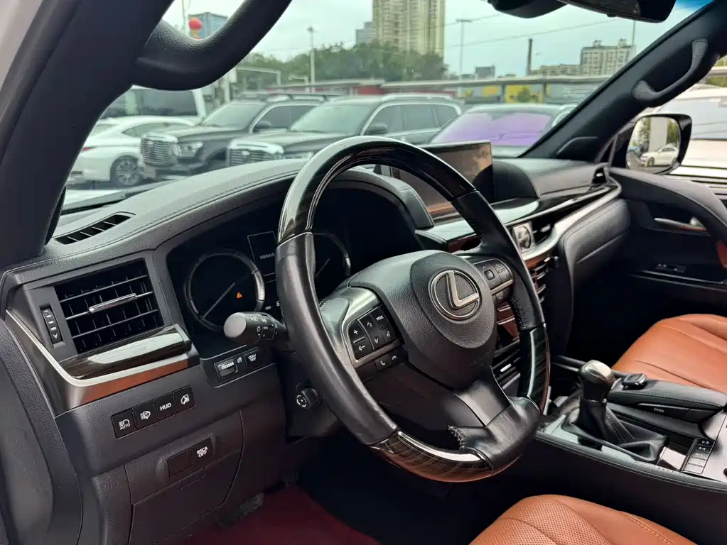 Lexus LX 雷克萨斯LX 2019款 570 八座 铂金中东版